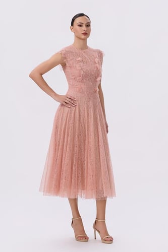 فستان وردي ميدي