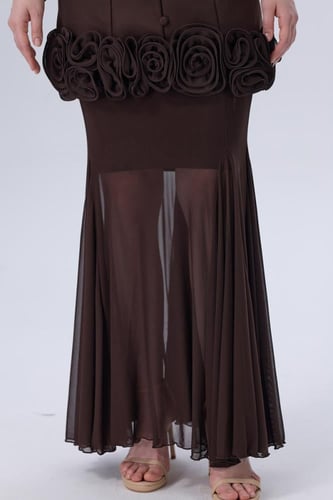 طقم بني بتفاصيل ورد ثلاثي