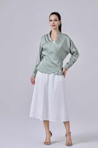 بلوزة ساتين