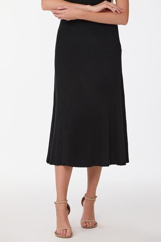 تنورة استريتش اسود