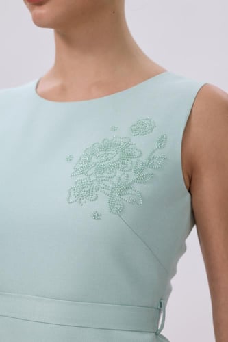 طقم ميدي تركوازي بتصميم أنثوي ناعم | إطلالة راقية...