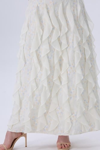 فستان أوف وايت طويل بتفاصيل كشكش