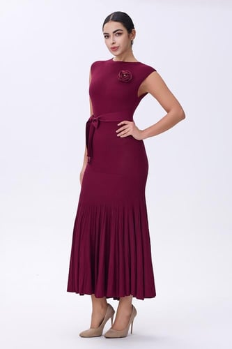 فستان شتوي عنابي بدون أكمام بربطة خصر