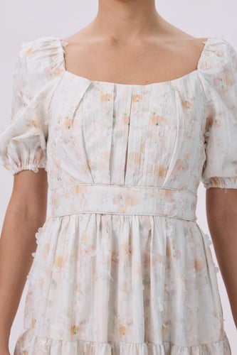 فستان بنقشة و ياقه مربعه