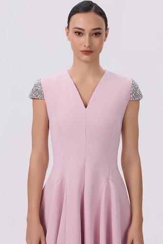 فستان وردي ميدي