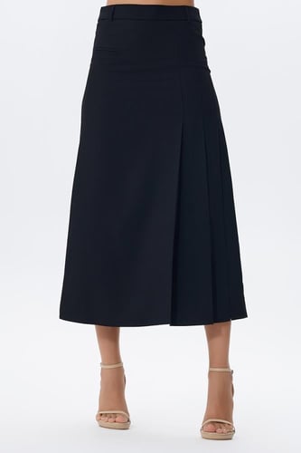 تنورة رسمية بكسرات جانبية بلون أسود أنيق