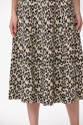 تنورة استريتش بنقشة الفهد