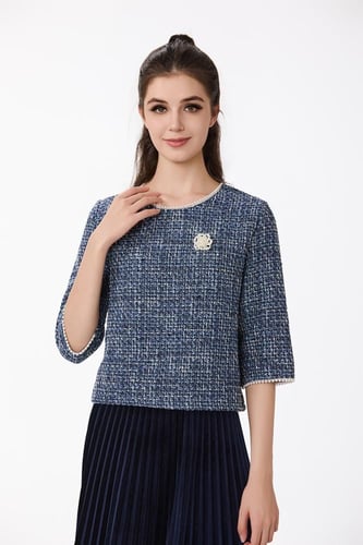 بلوزة بخامة الشانيل مع لؤلؤ