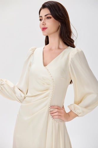 فستان ستان بيج مع اللؤلؤ