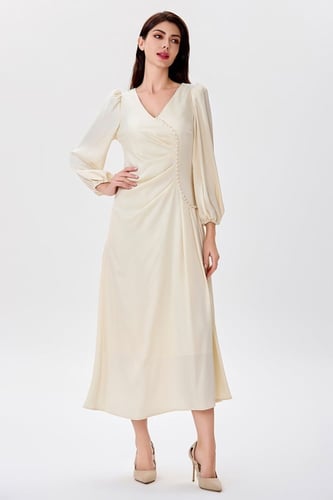 فستان ستان بيج مع اللؤلؤ