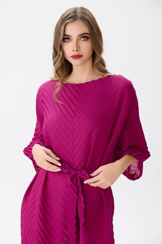 فستان بليسية فوشي بحياكة عصرية