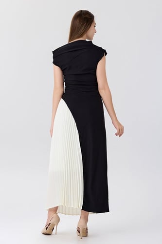 فستان كريب اسود بطرف بليسية