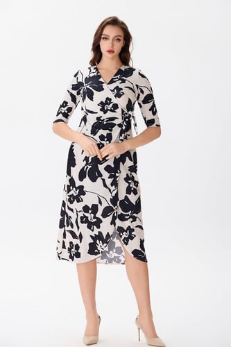 فستان قطن اوف وايت بنقشة الورد الأسود