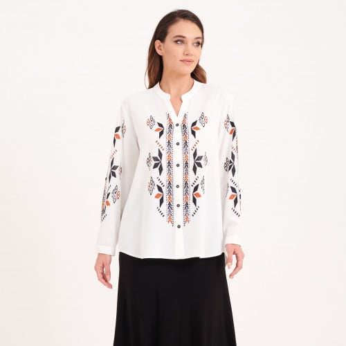 بلوزة حرير بنقشة هندسية