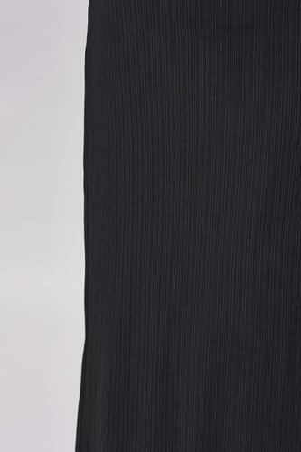 تنورة مقلم اسود ميدي