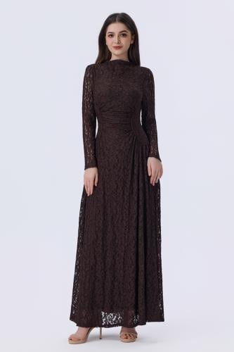 فستان دانتيل بني طويل بأكمام طويلة