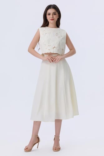 طقم اوف وايت أنيق بتصميم عصري