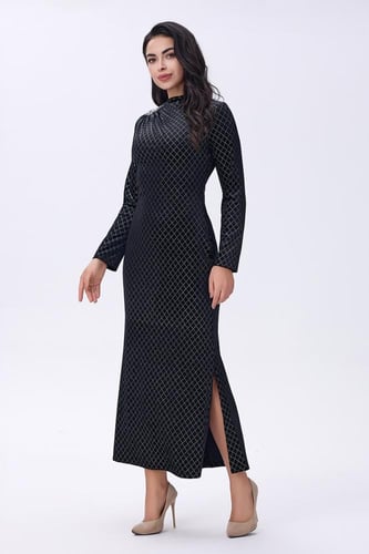 فستان سهرة أسود مخملي بنقشة هندسية لامعة