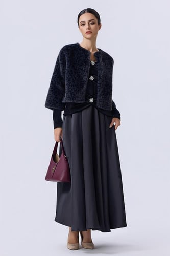 جاكيت فرو أسود نمري