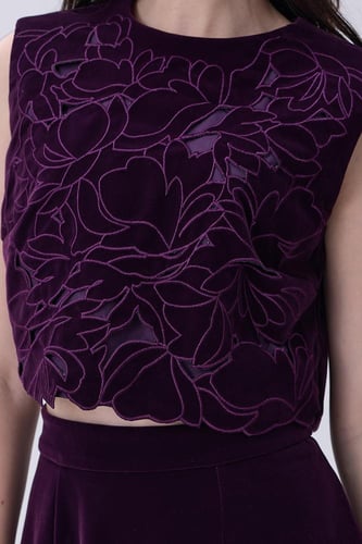 طقم مخمل تنورة ميدي وبلوزة مميز