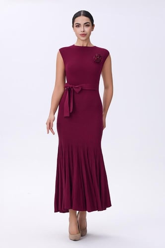 فستان شتوي عنابي بدون أكمام بربطة خصر