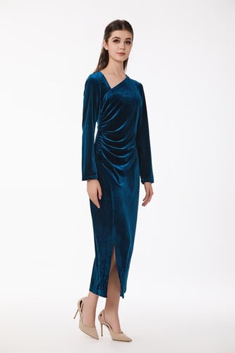 فستان مخمل كلاسيكي