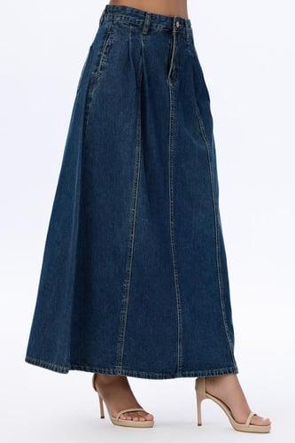 تنورة جينز بقصة كلوش