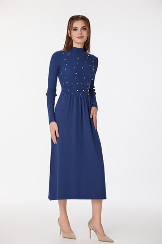 فستان صوف مع لؤلؤ