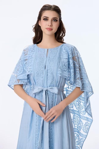 فستان كتان مع كايب دانتيل