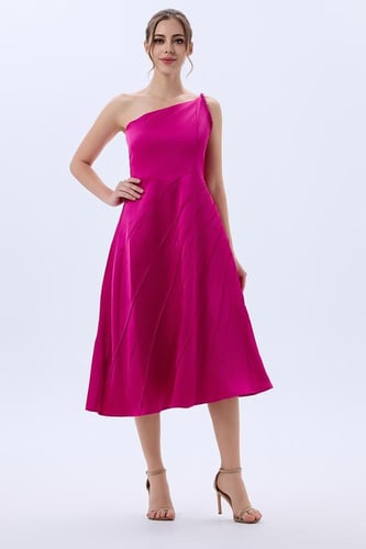 فستان كريب بقصات بارزة