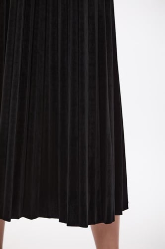 تنورة كلوش مخمل