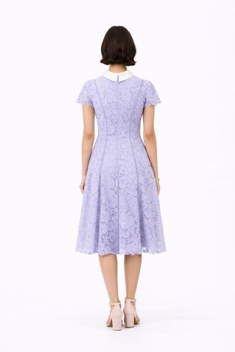 فستان دانتيل لافندر ميدي بياقة بيضاء