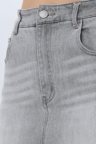 تنورة جينز طويلة بخصر مرتفع