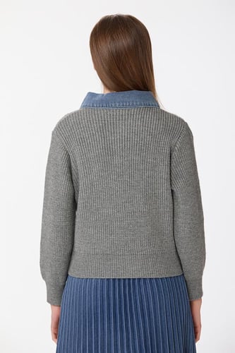 جاكيت من الصوف والجينز