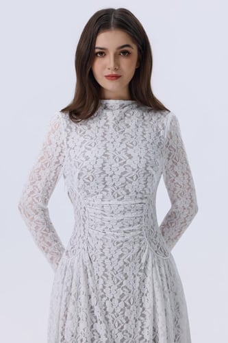فستان دانتيل أبيض طويل بأكمام طويلة