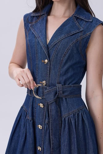 فستان دنيم بدون أكمام بحزام خصر