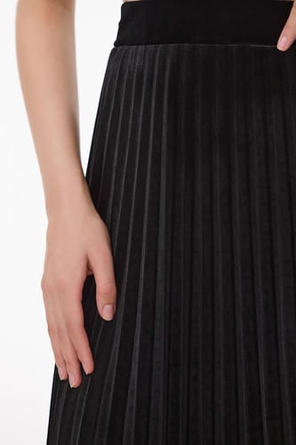 تنورة كلوش مخمل