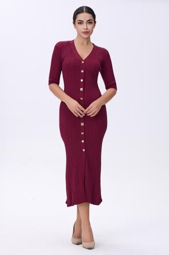 فستان عنابي محبوك بأزرار أمامية