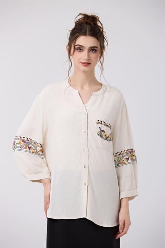 بلوزة كتان مع تطريز