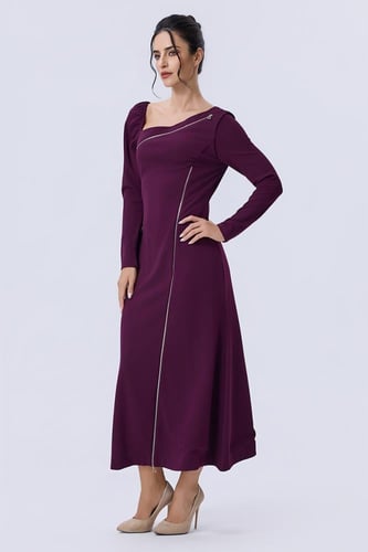 فستان بفتحة كتف وسحاب جانبي