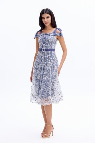 فستان دانتيل مطرز