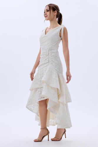 فستان دانتيل بثنيات