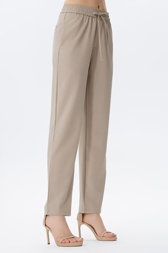 بنطال واسع بخصر مطاطي ورباط بلون بيج