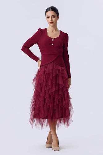 فستان عنابي بطبقات تول