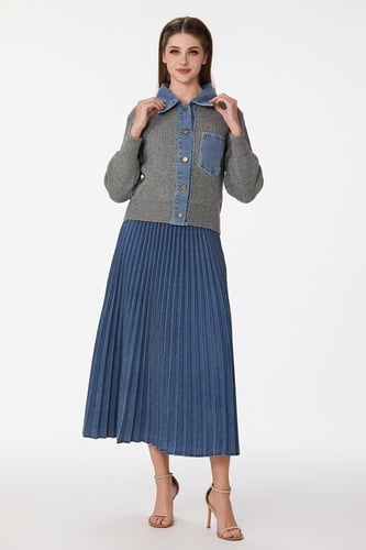 جاكيت من الصوف والجينز