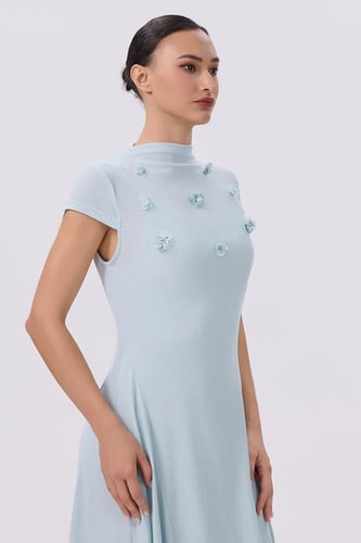 فستان ميدي اخضر فاتح بتطريز زهور