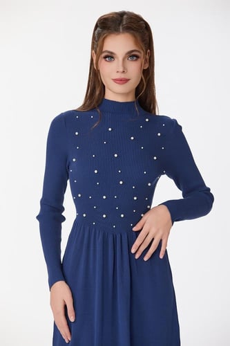 فستان صوف مع لؤلؤ