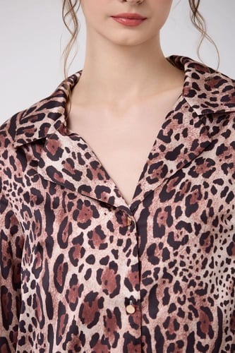 بلوزة ستان نقشة نمري