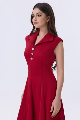 فستان أحمر ميدي بتصميم أنثوي