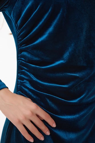 فستان مخمل كلاسيكي